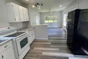 21 E Zeb Vance St, Marion, NC 28655 - Photo 7