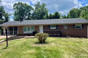 765 8th Ave Dr SE, Hickory, NC 28602 - Photo 1