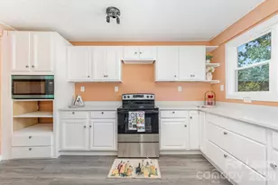 1906 New Garden Rd, Greensboro, NC 27410 - Photo 11
