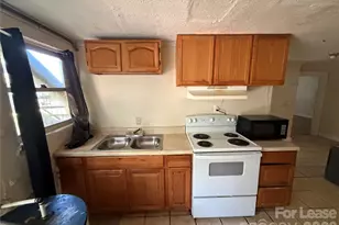 325 Chambers St, Statesville, NC 28677 - Photo 5