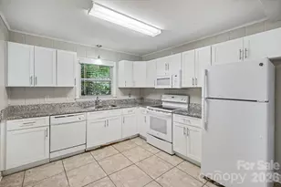3700 Sargeant Dr, Charlotte, NC 28217 - Photo 15