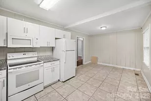3700 Sargeant Dr, Charlotte, NC 28217 - Photo 17