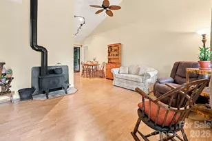 473 King William Rd, Hendersonville, NC 28739 - Photo 7