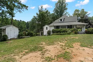 54 Louisiana Ave, Saluda, NC 28773 - Photo 3