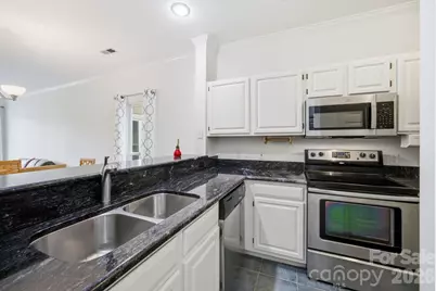 18009 Kings Point Drive, Cornelius, NC 28031 - Photo 5