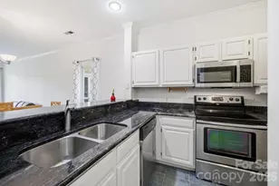 18009 Kings Point Dr, Cornelius, NC 28031 - Photo 5