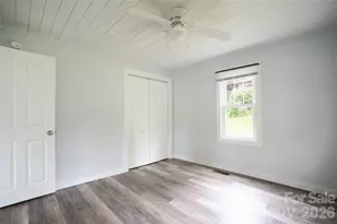 250 Oakdale St, Brevard, NC 28712 - Photo 5