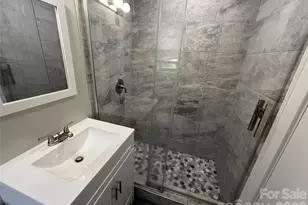 2171 6th St NE, Hickory, NC 28601 - Photo 5
