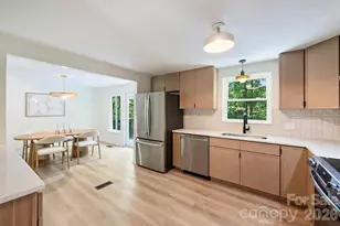 7323 Rollingridge Dr, Charlotte, NC 28211 - Photo 17