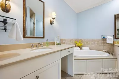 2204 E Cumming Woods Lane, Hendersonville, NC 28739 - Photo 19