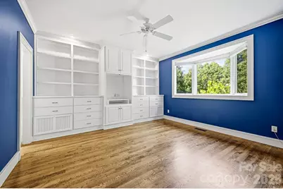 2204 E Cumming Woods Lane, Hendersonville, NC 28739 - Photo 17
