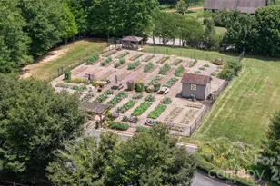 2204 E Cumming Woods Ln, Hendersonville, NC 28739 - Photo 47