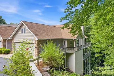 2204 E Cumming Woods Lane, Hendersonville, NC 28739 - Photo 37