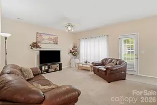 5619 Hedgecrest Pl, Charlotte, NC 28269 - Photo 7