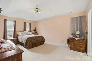 5619 Hedgecrest Pl, Charlotte, NC 28269 - Photo 19