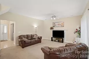 5619 Hedgecrest Pl, Charlotte, NC 28269 - Photo 9
