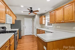 286 Charlestown Dr, Hendersonville, NC 28792 - Photo 3