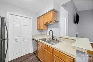 8119 Tremaine Ct, Charlotte, NC 28227 - Photo 11