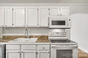 2518 E 7th St, Charlotte, NC 28204 - Photo 9