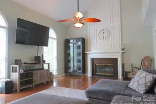 1843 Tanfield Dr, Matthews, NC 28105 - Photo 3