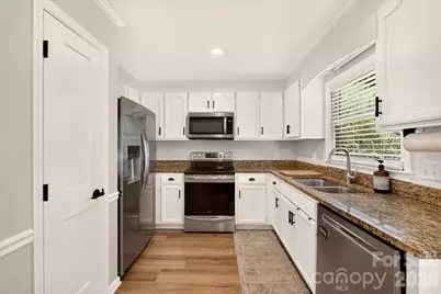 8610 Brookstead Drive, Charlotte, NC 28215 - Photo 15