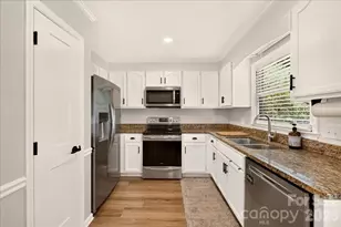 8610 Brookstead Dr, Charlotte, NC 28215 - Photo 15