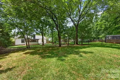 8610 Brookstead Drive, Charlotte, NC 28215 - Photo 43