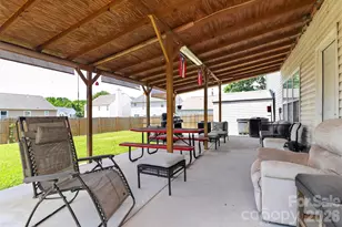 7613 Deluca Dr, Charlotte, NC 28215 - Photo 37