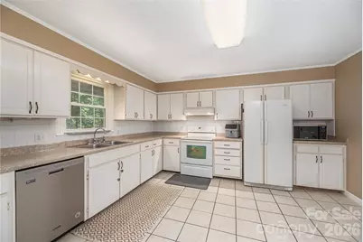 142 Whisperwood Drive #19, Hendersonville, NC 28791 - Photo 5