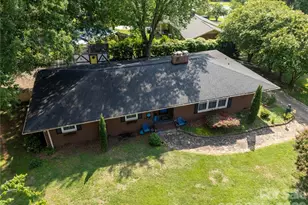 1300 Bevis Dr, Charlotte, NC 28209 - Photo 45