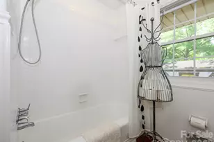 1300 Bevis Dr, Charlotte, NC 28209 - Photo 29