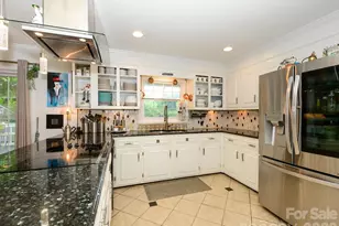 1300 Bevis Dr, Charlotte, NC 28209 - Photo 13