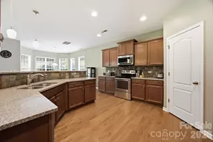 14711 Brannock Hills Dr, Charlotte, NC 28278 - Photo 5