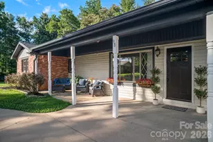 98 N Pinecrest Ln, Hendersonville, NC 28739 - Photo 3