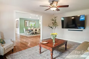 98 N Pinecrest Ln, Hendersonville, NC 28739 - Photo 11