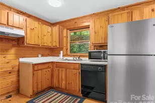 549 Henderson St, Saluda, NC 28773 - Photo 9