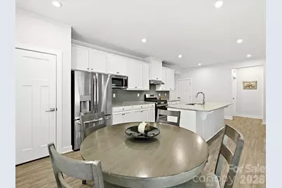 10038 Lilac Court, Charlotte, NC 28215 - Photo 11