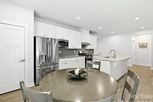 10038 Lilac Ct, Charlotte, NC 28215 - Photo 11