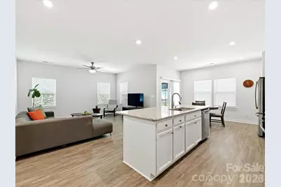10038 Lilac Court, Charlotte, NC 28215 - Photo 3