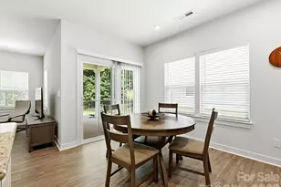 10038 Lilac Ct, Charlotte, NC 28215 - Photo 9