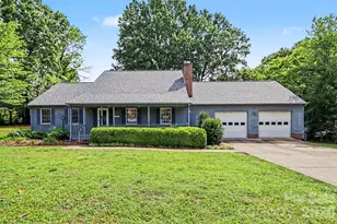 124 E Catawba Ave, Mooresville, NC 28115 - Photo 1