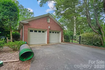 560 11th Avenue Circle NW, Hickory, NC 28601 - Photo 3