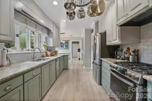 560 11th Ave Cir NW, Hickory, NC 28601 - Photo 7