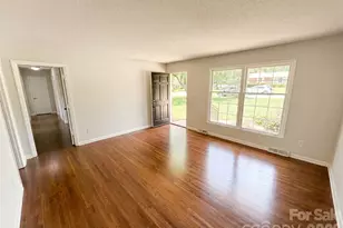 2039 Artwood Ln, Charlotte, NC 28217 - Photo 3