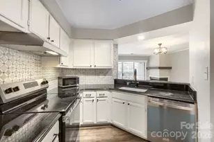 2520 Stradbrook Dr, Charlotte, NC 28210 - Photo 3