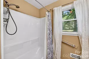 4400 Hamilton Cir, Charlotte, NC 28216 - Photo 23