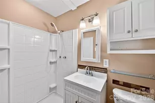 4400 Hamilton Cir, Charlotte, NC 28216 - Photo 19