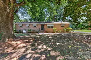 4400 Hamilton Cir, Charlotte, NC 28216 - Photo 1