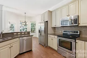 6832 Charter Hills Rd, Charlotte, NC 28277 - Photo 5