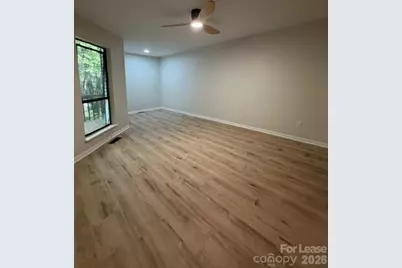28 11th Avenue NE, Hickory, NC 28601 - Photo 5